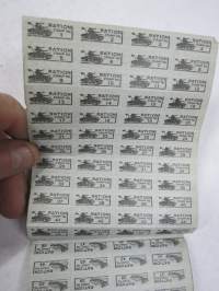War Ration Book nr 3, Mildred C. Erickson -II MS aikainen amerikkalainen säännöstelykuponkikirjanen, huomaa &quot;Ration Stampien´en&quot; kuvat - tykit, panssarivaunut...