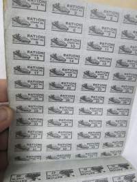 War Ration Book nr 3, Mildred C. Erickson -II MS aikainen amerikkalainen säännöstelykuponkikirjanen, huomaa &quot;Ration Stampien´en&quot; kuvat - tykit, panssarivaunut...