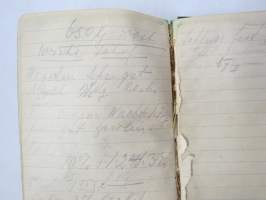 Ins. Kem. W.L. kemian alan saksalaisen insinöörin muistikirja nahanvärjäyksestä ja aineista, ollut 1920 ja 30-luvuilla töissä Hämeenlinna ja Uusikaupunki...