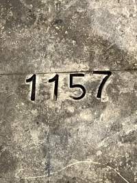 Suomen Matkailijaliitto nr 1157 -keulamerkki / vaunumerkki, erikoinen heti Moskovan Rauhan 1940 tai 1944 jälkeen valmistettu, emaloinnin alta näkyy muotissa olleet..