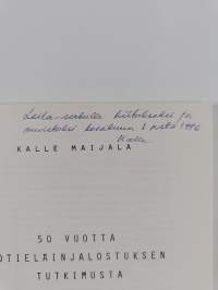 50 vuotta kotieläinjalostuksen tutkimusta : Kotieläinjalostuslaitos 1924-1974 (signeerattu, tekijän omiste)
