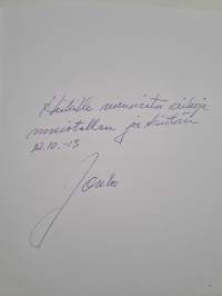 Suomen musiikkiluokkien historia : musiikkiluokkatoimintaa 50 vuoden ajalta (signeerattu, tekijän omiste)