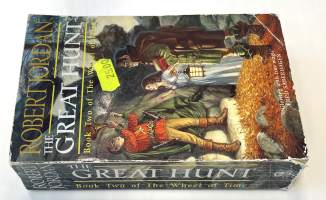 The great hunt: The wheel of time Book two