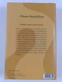 Muusa kirjahyllyssä : kertomus lapsuudesta ja sen lopusta