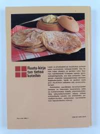 Leivät, kukot ja piirakat perinteiseen tapaan