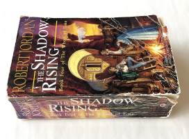 The Shadow Rising: Book Four of The wheel of time.