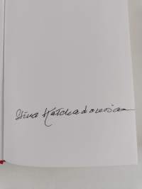 Efronia : armenialainen rakkaustarina (signeerattu)