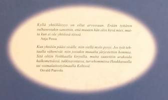 Tehtaan tarina : kosken kuohuista laatupaperiin : Voikkaan paperitehdas 1897-1997. (Yrityshistoriikki)