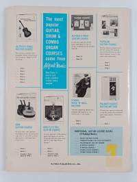 The New Guitar Course, Book 2 - Here Is a Modern Guitar Course That Is Easy to Learn and Fun to Play!