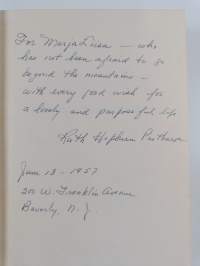 Beyond the mountains (signeerattu, tekijän omiste)