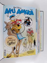Aku Ankka vuosikerta 2022 + joulumanteli (no 22-23 puuttuu)