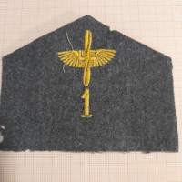 Lentorykmentti 1 (LeR 1) 1938–1952 - vanha käyttämätön joukko-osastotunnus, olkatunnus, hihamerkki sarkaa 1 kpl