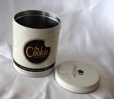 The Cookie 13x11 cm rasia metallia ennen viivakoodia