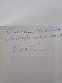 Herkkä kuin perhosen siipi : romaani (signeerattu, tekijän omiste)
