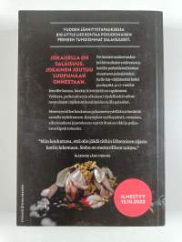 Kun vuosi vaihtuu (ennakkokappale)