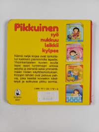 Pikkuinen leikkii