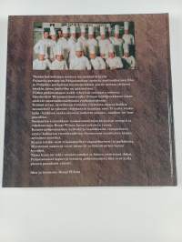Jauhelihaa a la carte : Pohjoismaisten keittiömestariyhdistysten maajoukkueitten reseptikokoelma Oslon suurkeittiömessuilta 28.8.1995