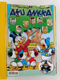 Aku Ankka vuosikerta 2023 (1-52 kahdessa kansiossa)