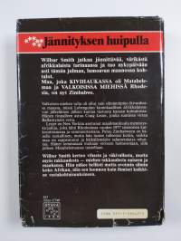 Leopardi kulkee yössä