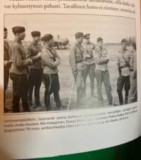 Sotalentäjät, Suomi sodassa
