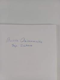 Kylä elää ja me sen mukana (signeerattu, tekijän omiste)