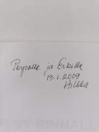 Pysy rinnalla (signeerattu, tekijän omiste)