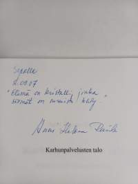 Karhunpalvelusten talo (signeerattu, tekijän omiste)