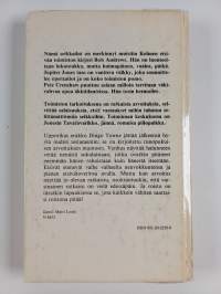 3 etsivää ja kuolleen miehen arvoitus