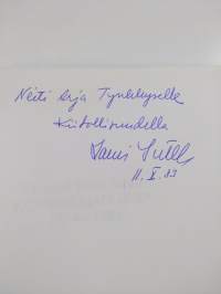 Kenraali Lauri Sutela : komentajan linja 1974-1983 (signeerattu, tekijän omiste)