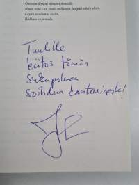Välähdyksiä pimeässä ja pimeitä välähdyksiä (signeerattu, tekijän omiste)