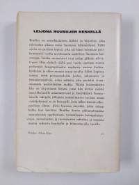 Leijona ruusujen keskellä
