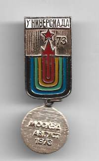 Neuvostoliitto. Urheilu. Universiadit. 1973. Moskova. Lentopallo. Takana &quot;Moskova, elokuu 1973&quot; -  rintamerkki lukkoneula