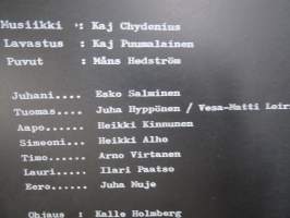 Seitsemän veljestä Turun Kaupunginteatteri -ohjaaja Kalle Holmberg, näyttelijät mm. Esko Salminen, Vesa-Matti Loiri, Heikki Kinnunen, Ilari Paatso -käsiohjelmakirja