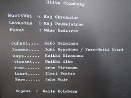 Seitsemän veljestä Turun Kaupunginteatteri -ohjaaja Kalle Holmberg, näyttelijät mm. Esko Salminen, Vesa-Matti Loiri, Heikki Kinnunen, Ilari Paatso -käsiohjelmakirja