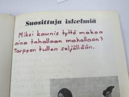 Sotilasmuistoja - Muistiinpanoja varusmiesajalta 1969-70 Hanko - Hml - Niinisalo varusmiesajan laulu- ja muistovihko, piirustuksia, valokuvia ym.