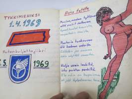 Sotilasmuistoja - Muistiinpanoja varusmiesajalta 1969-70 Hanko - Hml - Niinisalo varusmiesajan laulu- ja muistovihko, piirustuksia, valokuvia ym.