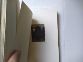 Runoja 1956-1977 Signeerattu