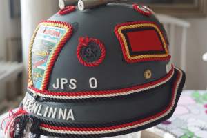 OHI ON kypärä VPTRI/JPSTO - Kauluslaatta pari, 2 kpl SA kokardia, 2 xkoulutushaaramerkki, 2 xsuoritusmerkki, 2xsatiainen,  2x ruusuke, matkailuviiri