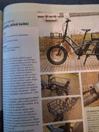 Moottori 5 /2025. Tietoa taitoa autoista ja varusteista. Mutta myöskin vinkkejä automatkailuun ja patikointiin. Pitkä kirjoitus erilaisesta Volvosta