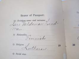 Suomi - Finland Lars Waldemar Lindman, matkapassi / passi nr 3034, 23.8.1920, ulkomaille, erittäin runsaasti leimoja &amp; leimamerkkejjä, lisälehti Saksaan yms.