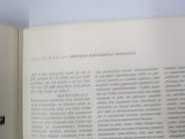 Teekkari 1961 nr 2, Galaksit, Uuno Saarnio - voiko äänetön olla lukumäärä?, Seppo Heikinheimo - Tractatus Electronicus Tempestivus, Aviaattoreiden heimo, ym.