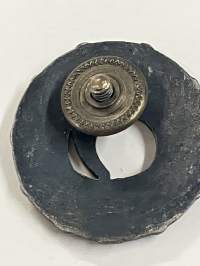 SA ampumamerkki &quot;kulta&quot;, mutterikiinnitteinen -Finnish army shooting marksman´s emblem