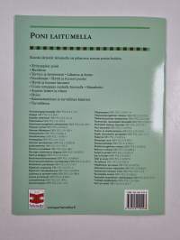 Poni laitumella