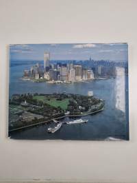 Above New York : a collection of historical and original aerial photographs of New York City