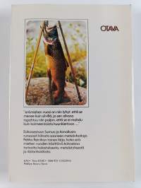 Kolmetoista kuunkiertoa : erätarinoita