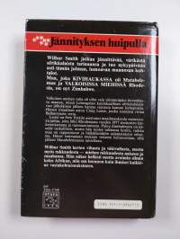 Leopardi kulkee yössä