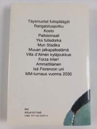 Täysmustat futispläägät ja muuta jalkapalloelämää