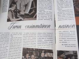 Me Naiset 1953 nr 12, Turun ensimmäinen nainen Helvi Pellinen, Pikku naisen ongelma, Tukkalinjat, Marlene Dietrich, Yöpaitoja, ym.