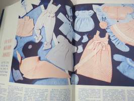 Me Naiset 1953 nr 12, Turun ensimmäinen nainen Helvi Pellinen, Pikku naisen ongelma, Tukkalinjat, Marlene Dietrich, Yöpaitoja, ym.