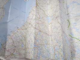 Autoilijan tiekartta 1992 Suomi ja Pohjoiskalotti - Finland och Nordkalotten - Finland and the North Calotte - Finland und Die Nordkalotte -kartta, sisältää liitteen